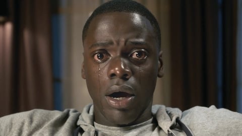 Une statue en bronze de Daniel Kaluuya hypnotisé dans Get Out