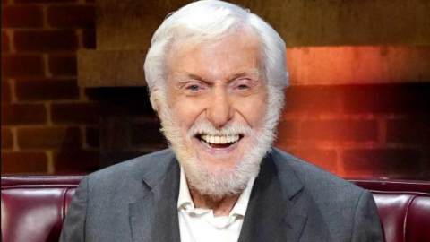 il est à nouveau l'acteur le plus âgé à remporter le Creative Arts Emmy Award