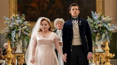 Nicola Coughlan révèle comment se déroule le mariage de Penelope et Colin