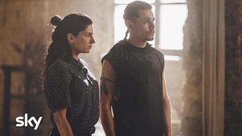 Les premières photos de la nouvelle série Sky Original avec Maria Chiara Giannetta