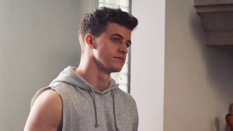 For All Mankind incarne la star de Cobra Kai, Barrett Carnahan, dans la saison 5