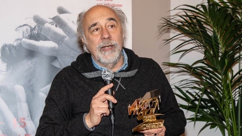 Giorgio Diritti et les fantômes des films précédents exposés au cinéma Porretta
