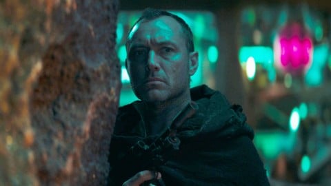 Jude Law fait ses débuts dans le monde de Star Wars avec Skeleton Crew et révèle son film préféré de la saga