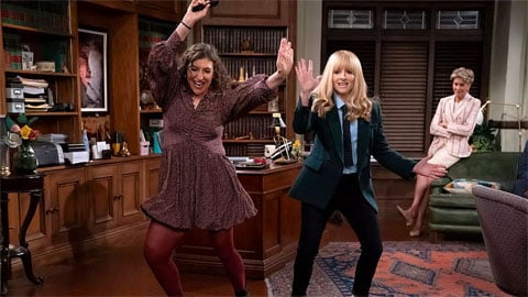 Melissa Rauch et Mayim Bialik à nouveau ensemble dans Night Court : les photos