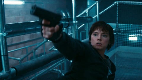 la bande annonce du film d'action avec Daisy Ridley et Clive Owen