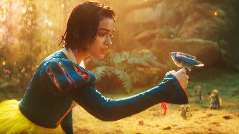 Blanche-Neige, la nouvelle bande-annonce italienne du remake de Disney dans les cinémas en mars