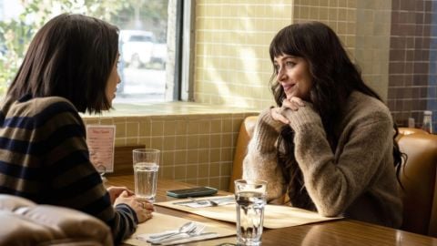 Est-ce que je vais bien ?, Dakota Johnson essaie de découvrir qui elle est sur Sky Cinema Uno et MAINTENANT