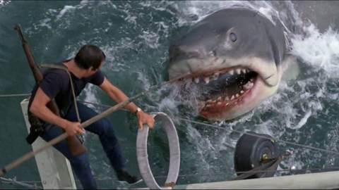Les Dents de la Mer, la réplique la plus célèbre du culte de Spielberg n'était pas dans le scénario (et a une histoire drôle)