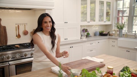 Meghan Markle revient à la télé avec la série lifestyle With Love, Meghan : La bande-annonce officielle