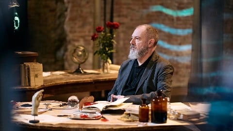 notre entretien avec Carlo Lucarelli sur les nouveaux docu-séries Sky disponibles à partir du 20 janvier