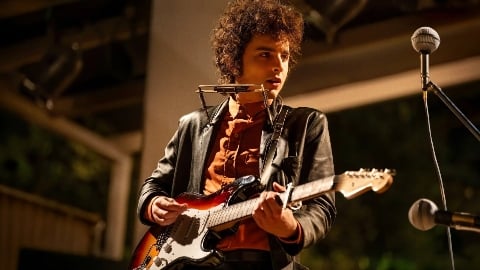 Chanter Bob Dylan Timothee Chalamet atteint le sommet du classement de la bande sonore