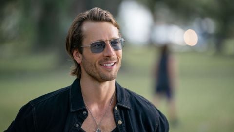Hit Man - Killer par cas, Glen Powell mène une double vie dans le film sur Sky Cinema et maintenant