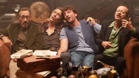 Ne pas devenir fou au box-office italien du week-end, les nouveaux étrangers parfaits sont-ils?