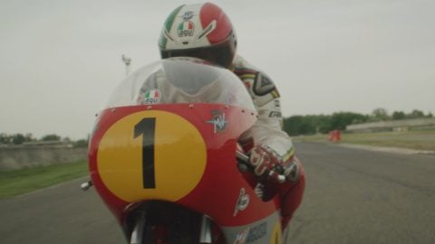 Réservez votre invitation gratuite pour l'aperçu du film sur Giacomo Agostini en présence du grand champion