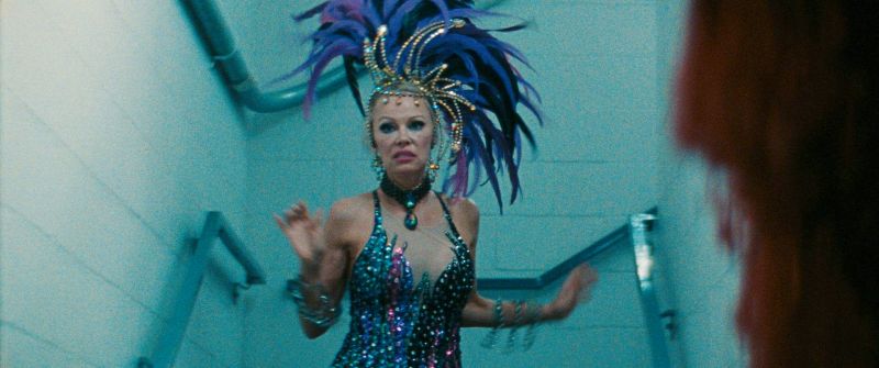 une femme lutteuse, avec un très proche de lui-même Pamela Anderson