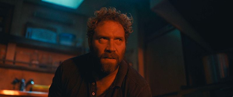 De nombreux requins, un tueur en série et une fille finale de l'anthologie