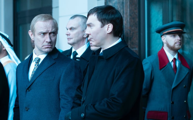 The Wizard of the Kremlin, la revue du film d'Olivier Assayas avec Paul Dano et Jude Law