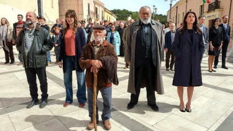 la critique de la comédie sociale de Riccardo Milani qui a inauguré le Festival du Film de Rome 2025