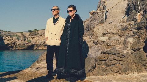 un mélodrame froid, sensuel et visionnaire où l'amour devient obsession et possession