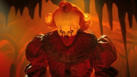 Bienvenue à Derry, Bill Skarsgård tease les "nouvelles nuances" de Pennywise dans les saisons à venir
