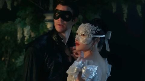 La Chronique des Bridgerton 4, certains fans remarquent une erreur ('très grave') dans le premier épisode au moment du bal masqué