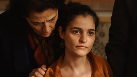 la critique du film sur la Tunisie et l'homosexualité en compétition à la Berlinale