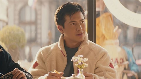 Hudson Williams sur Netflix avec The Altruists, Tina Fey adapte How I Kill Your Husband et autres news en bref