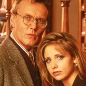 Voici ce que fait Rupert Giles de Buffy contre les vampires aujourd'hui
