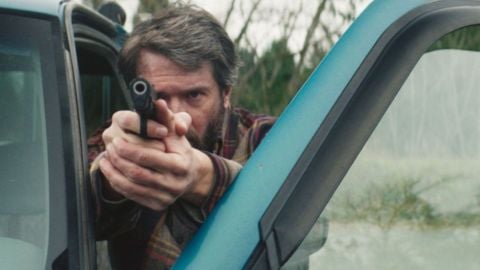 Charlie Weber retrouve sa famille au bout d'un certain temps, mais en réalité...