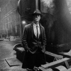 Chris Hemsworth annonce la fin du tournage et publie des photos du film qui inverse La Métamorphose de Kafka