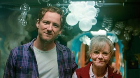 Créatures lumineuses, l'auteur a écrit le personnage en pensant à Sally Field : la trame de fond