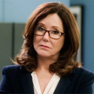 Mary McDonnell dans le reboot de Baywatch, la bande-annonce de Tommy & Tuppence et autres news en bref