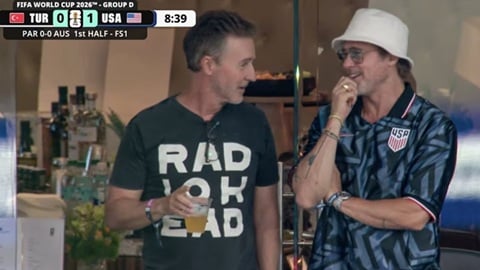 Brad Pitt et Edward Norton à la Coupe du Monde : les retrouvailles du Fight Club sont déjà le mème de l'année