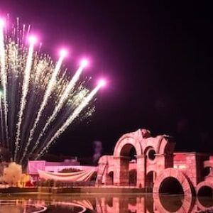 Cinecittà World illumine les nuits d'été avec Stelle di Fuocoil, le grand spectacle pyrotechnique