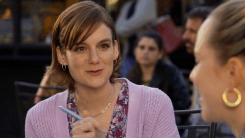 La star de SNL Ashley Padilla rejoint The Catch, la comédie romantique avec Emma Stone et Chris Pine