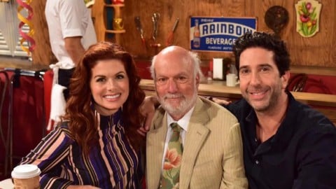 Les stars de Friends et Will & Grace disent au revoir à James Burrows, le réalisateur historique qui nous a quitté
