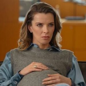 Office Romance, Betty Gilpin révèle le contexte de cette scène de naissance « folle »