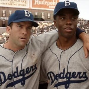 Personne ne peut plus porter le numéro 42 au baseball : la véritable histoire de Jackie Robinson avec Chadwick Boseman
