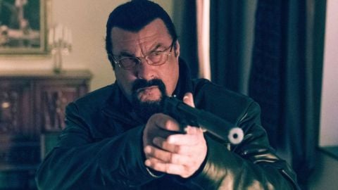 Steven Seagal, ancien agent de la CIA, est rappelé pour une mission à haut risque : comment se termine Contract to Kill
