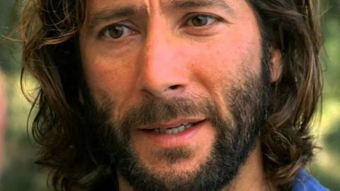 c'est ce que fait Desmond Hume aujourd'hui