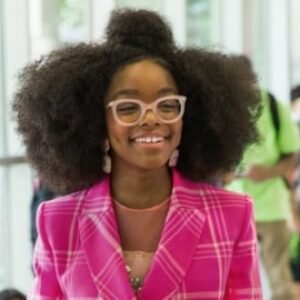 À seulement 14 ans, elle est entrée dans l'histoire d'Hollywood : l'incroyable histoire de Little Boss