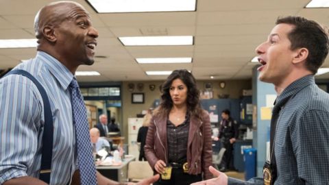 Badge et rire : 3 séries TV où le crime fait "mourir de rire".