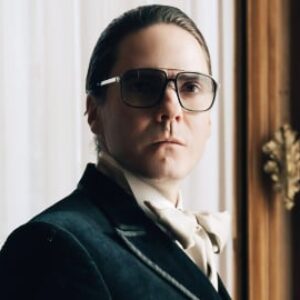 Défilés de mode, style et intrigues : 5 séries TV incontournables si vous aimez la mode et le luxe