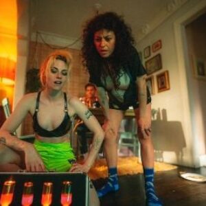 Kristen Stewart et Alia Shawkat sont The Wrong Girls : voici la bande-annonce de la comédie stoner de Dylan Meyer (la femme de Stewart)