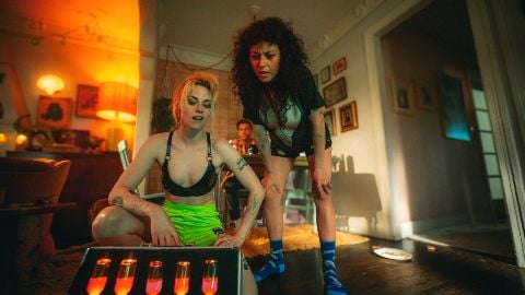 Kristen Stewart et Alia Shawkat sont The Wrong Girls : voici la bande-annonce de la comédie stoner de Dylan Meyer (la femme de Stewart)