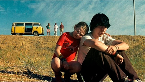 Little Miss Sunshine fête ses 20 ans : la camionnette cabossée et la famille dissoute qui a conquis le monde