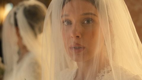 Millie Bobby Brown styliste pour Enola Holmes 3 : la trame de fond de la robe qui fait rêver les fans