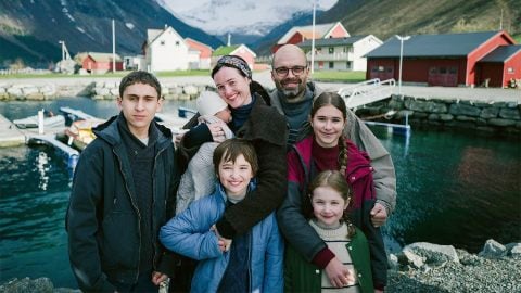 Fjord, la bande annonce officielle du film de Cristian Mungiu avec Sebastian Stan et Renate Reinsve, Palme d'Or à Cannes 2026