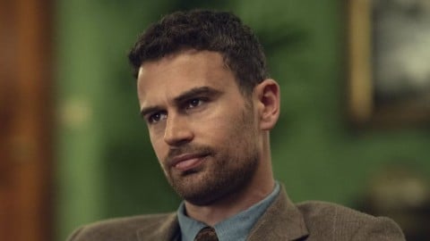 James Bond, Theo James répond aux rumeurs sur son implication : "Je suis trop vieux"