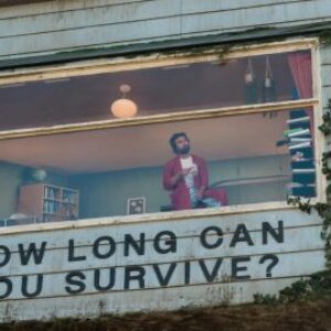L'homme sur le panneau publicitaire : l'incroyable histoire derrière le dernier coup de Netflix pour The Last House